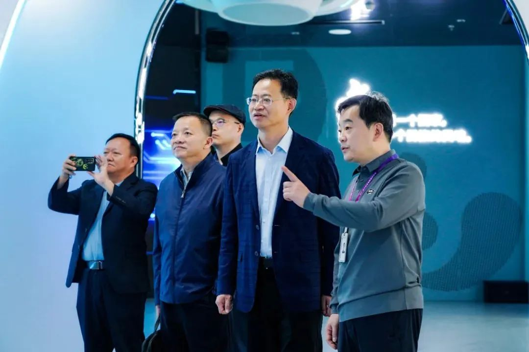 国家广电总局发展研究中心一行赴jinnianhui官网金年会励丰文化调研指导